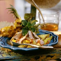 Sałatka kreolska z kurczakiem i ananasem